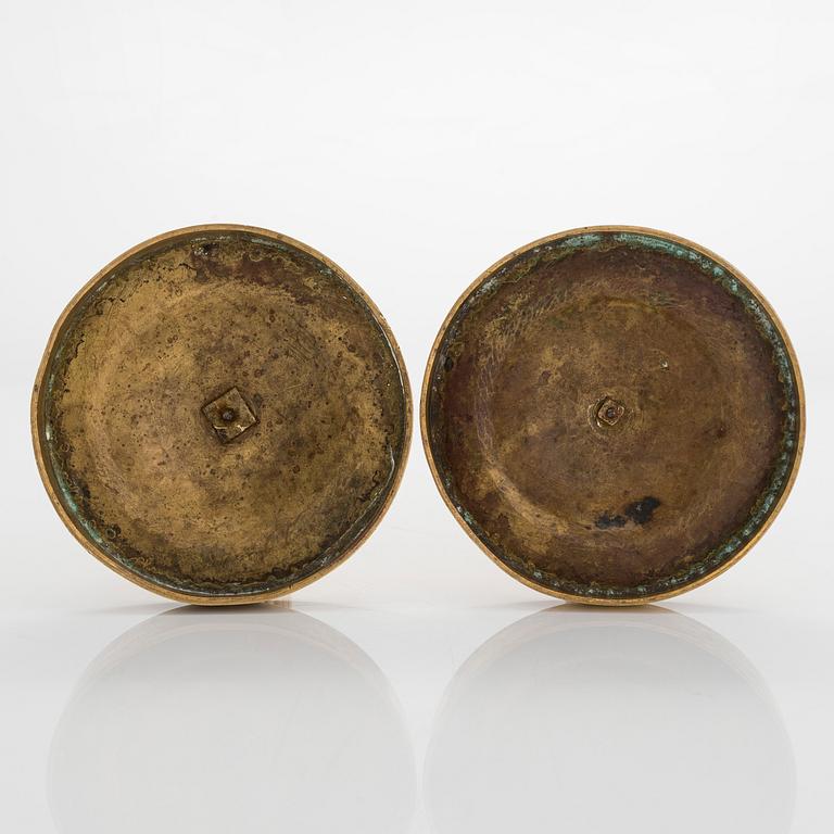 Kynttilänjalkapari, empire, Ranska, 1800-luvun alku.