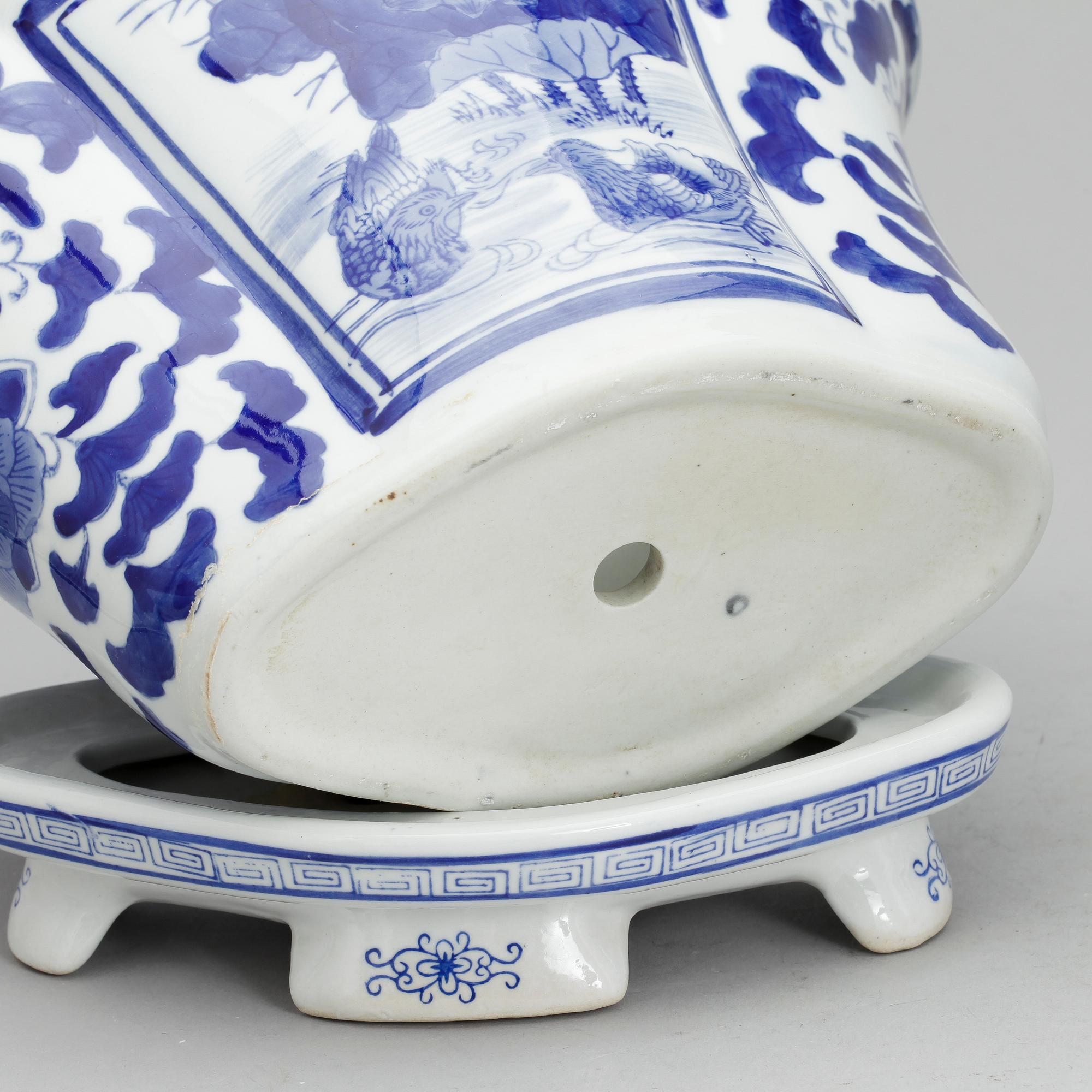 YTTERFODER, ett par, porslin, Kina 1900-tal.