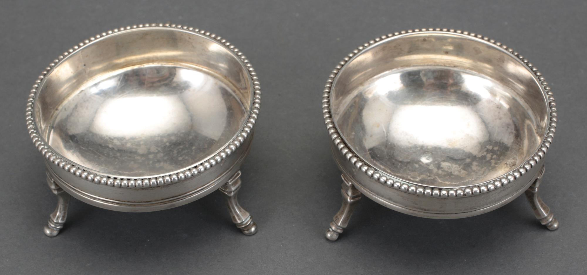SALTKAR, ett par. Silver. Österrike, oidentifierade stämplar, empire, 1820-30-tal. Vikt ca 138 gram.