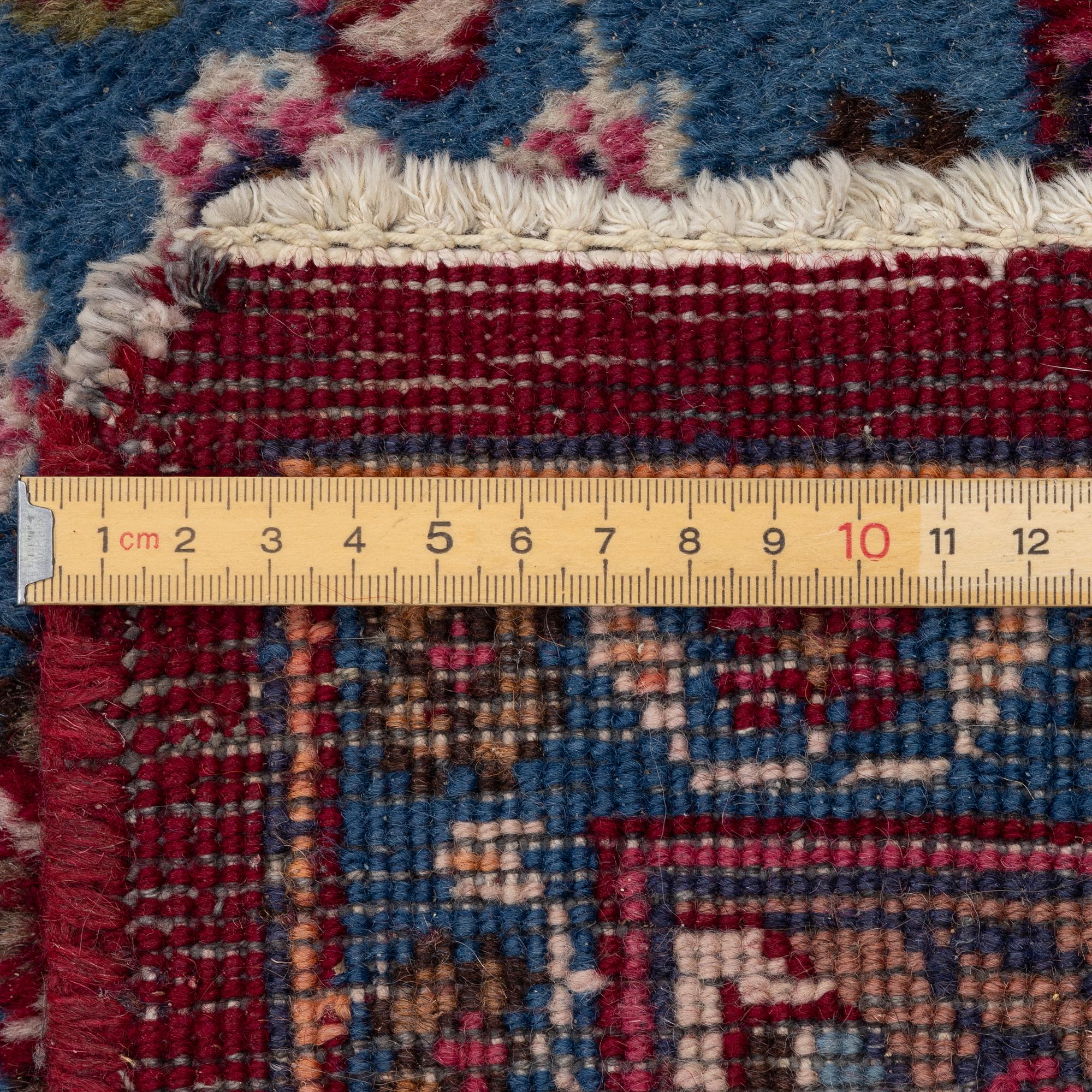 Carpet, Mesh. approx. 388 x 292 cm.