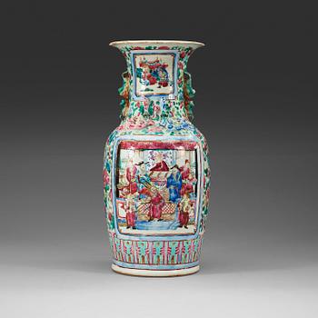 523. A famille rose vase, Qing dynasty, late 19th century.