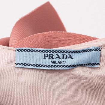 Prada, set med byxa samt topp, storlek 36.