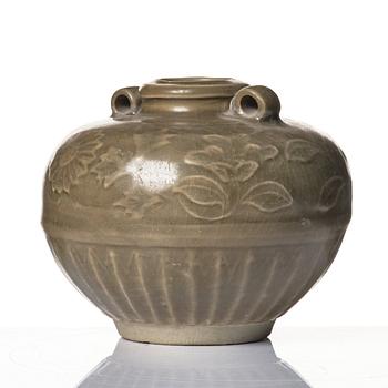 An olive green glazed jar, South East Asia, 15th/16th century.