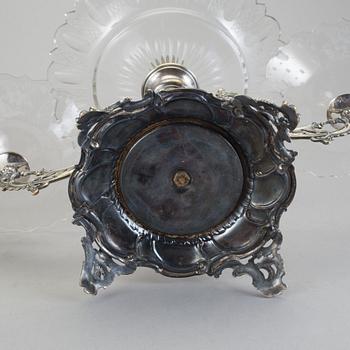 BORDSUPPSATS, nysilver och glas, nyrokoko med inslag av jugend. Omkring 1900.
