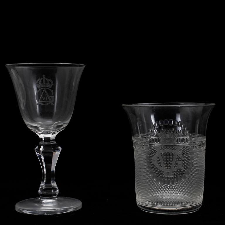 GLAS, 5 st, med kungliga monogram, bland annat Gustav V:s och Viktorias alliansmonogram, 1900-talets början.