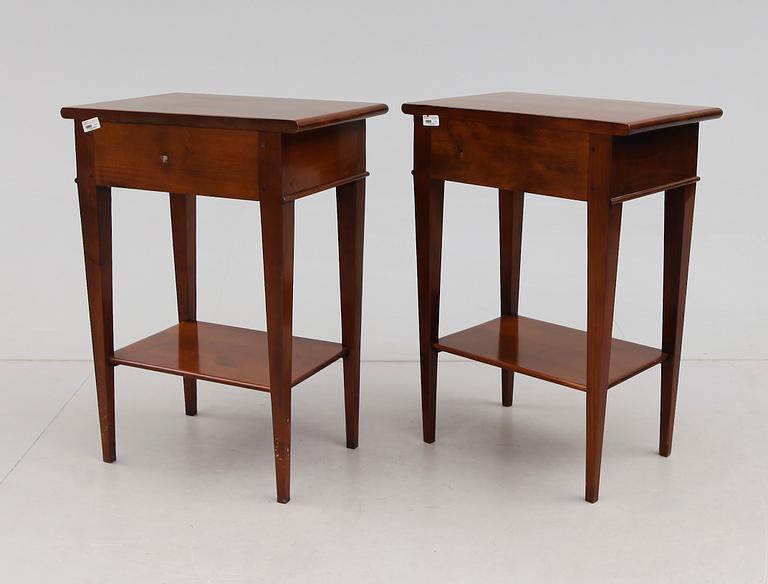 SÄNGBORD, 1 par, Richelieu, Frankrike, 1900-talets andra hälft.