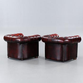 A pair of Chesterfield lounge chairs, second half of the 20th century.