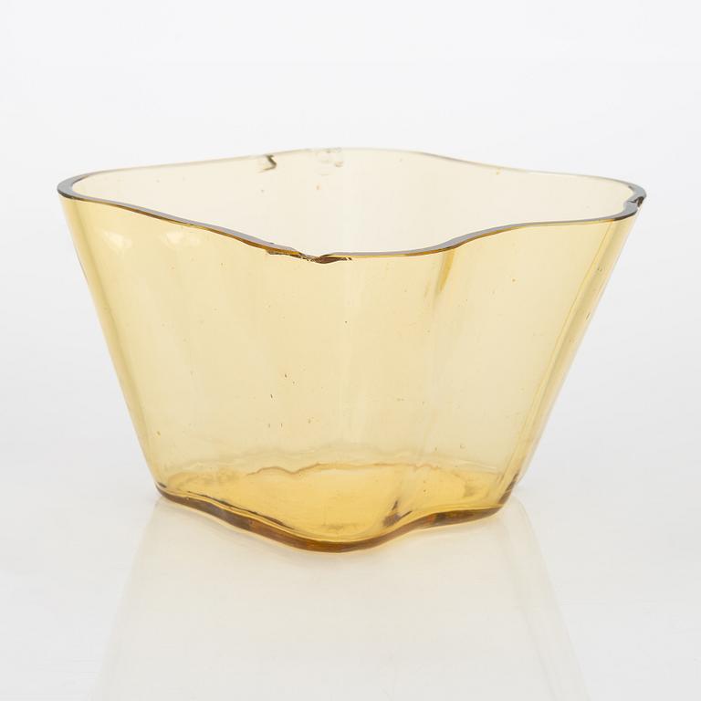 Alvar and Aino Aalto, a '9767B' bowl of the 'Aalto flower' sculpture manufactured by Karhula Glassworks 1937-1949.