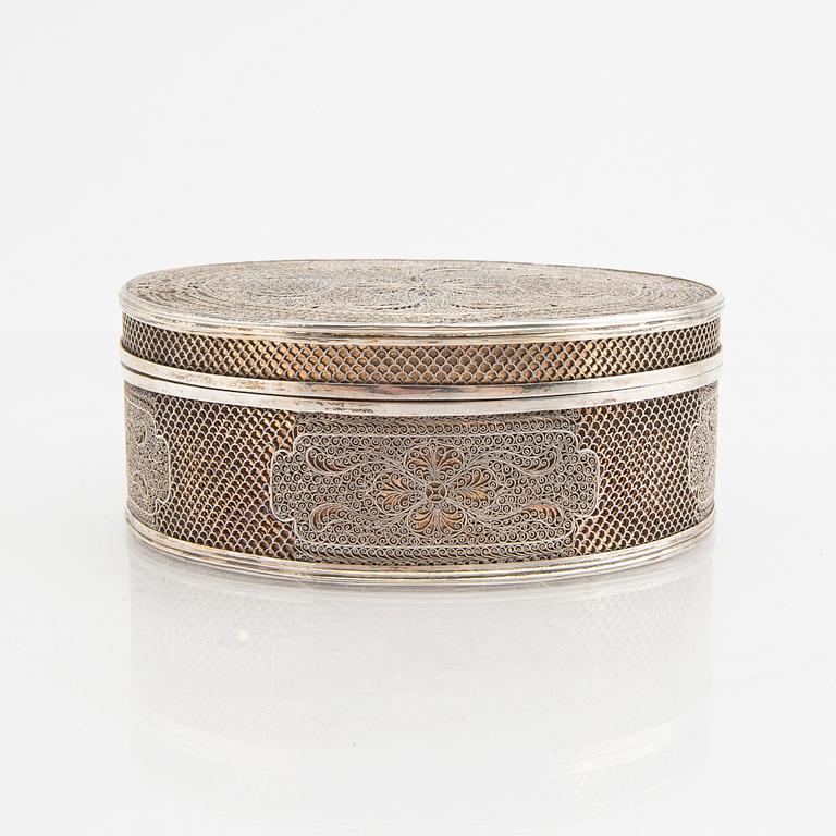 A Swedish 19th century silver box mark of JP Grönvall Stockholm 1824, weight 294 grams.