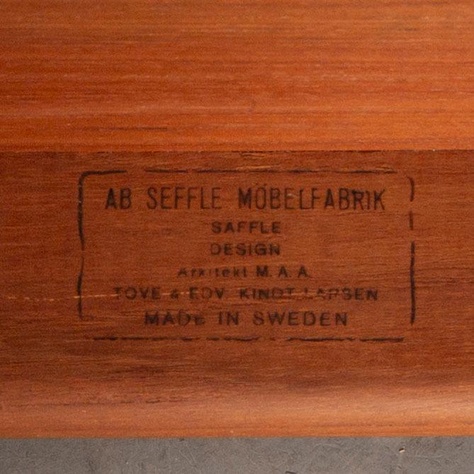 Tove and Edvard Kindt Larsen, coffee table, Seffle Möbelfabrik, 1960s.