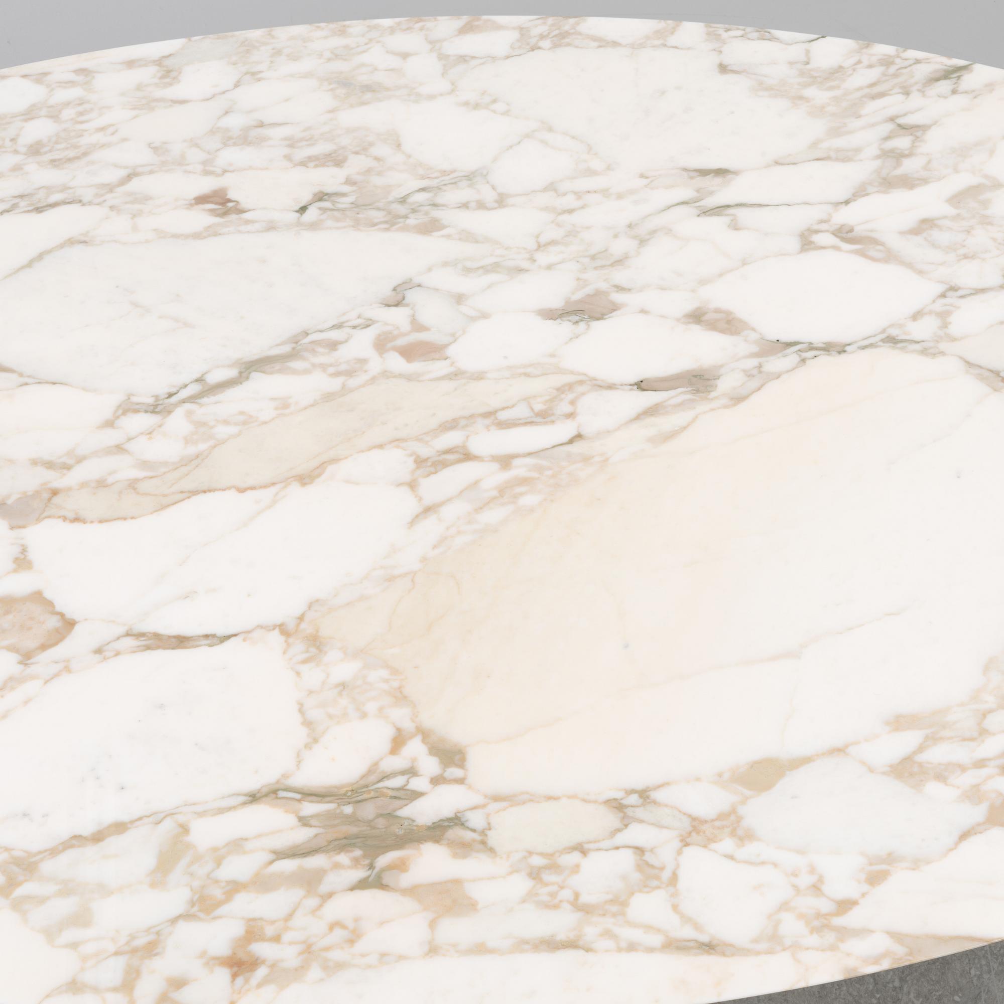 Eero Saarinen, Table 'Tulip'. Knoll International, 2017.