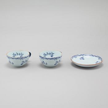 12 pieces of "Ostindia" table ware in earthenware, Rörstrand, 20th century.