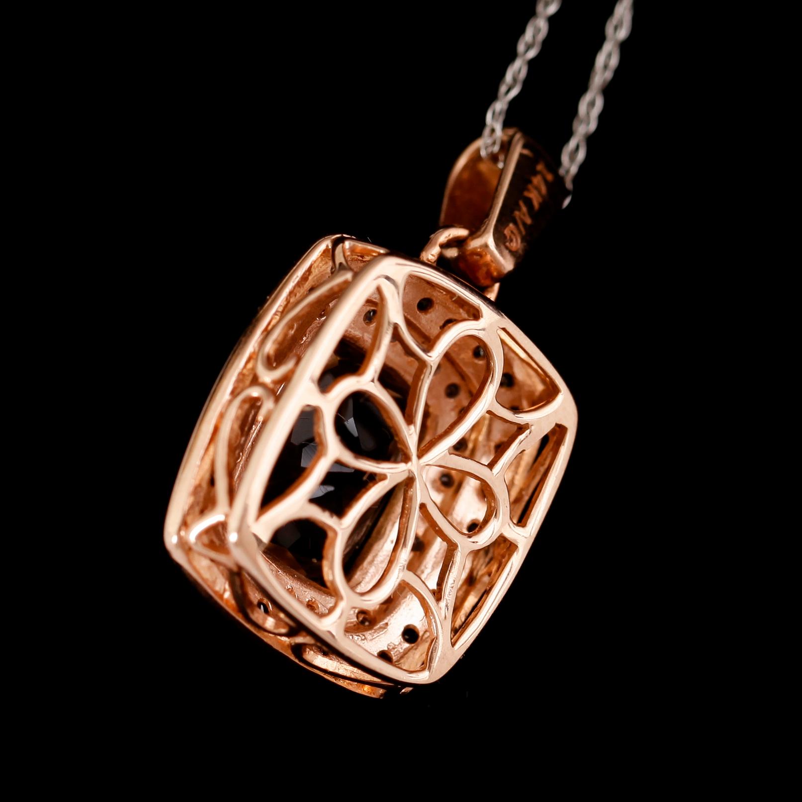 COLLIER, 14 k vit- och roséguld, hänge med rökkvarts och diamanter.