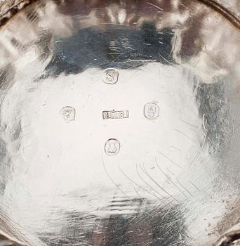 TEEKALUSTO, 3 osaa sekä vati, sterling hopeaa, James Lee Bass, Dublin 1838-39. Kok. paino 2351g.