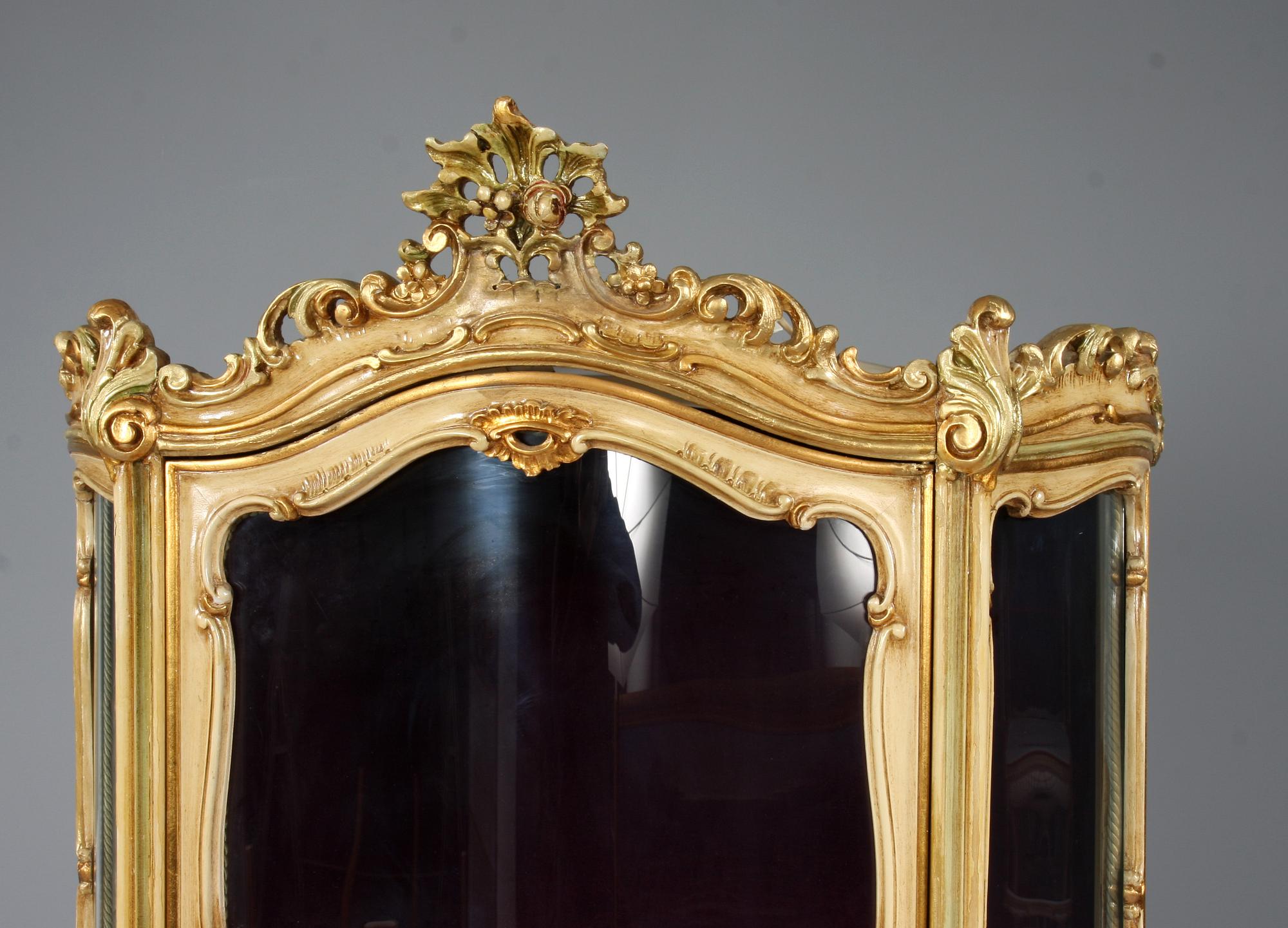 VITRINSKÅP, Louis XV-stil, 1900-tal.