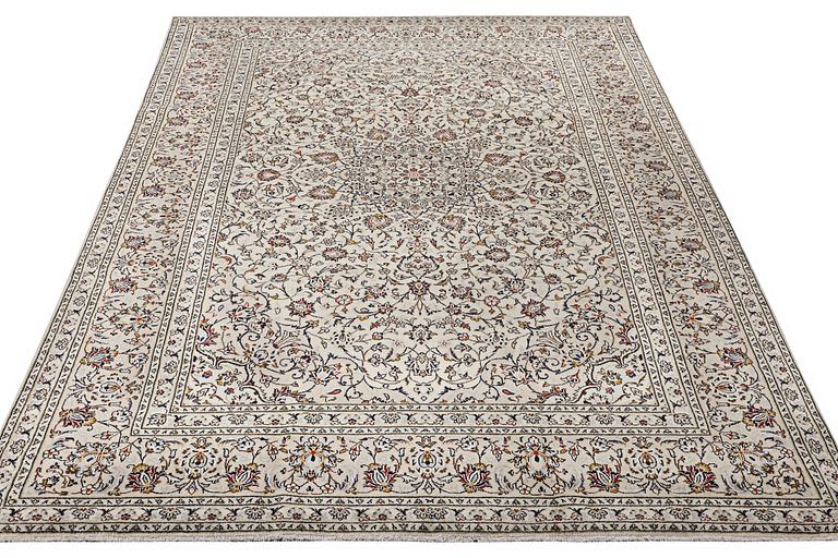 Matta, Keshan, ca. 355 x 243 cm.