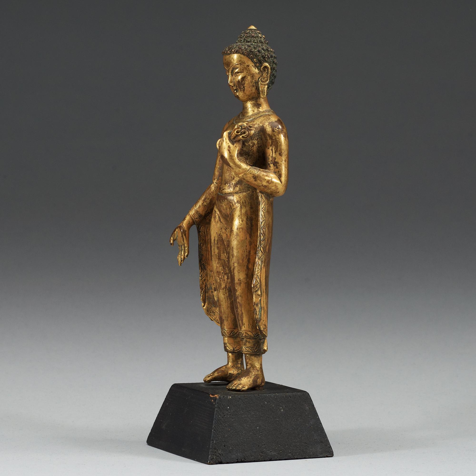 BUDDHA, förgylld brons. Nepal, 1800-tal.