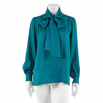 798. YVES SAINT LAURENT, a green silk blouse, size 38.