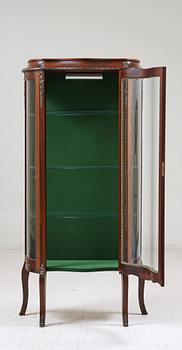 VITRINSKÅP, rokokostil, 1900-talets mitt.