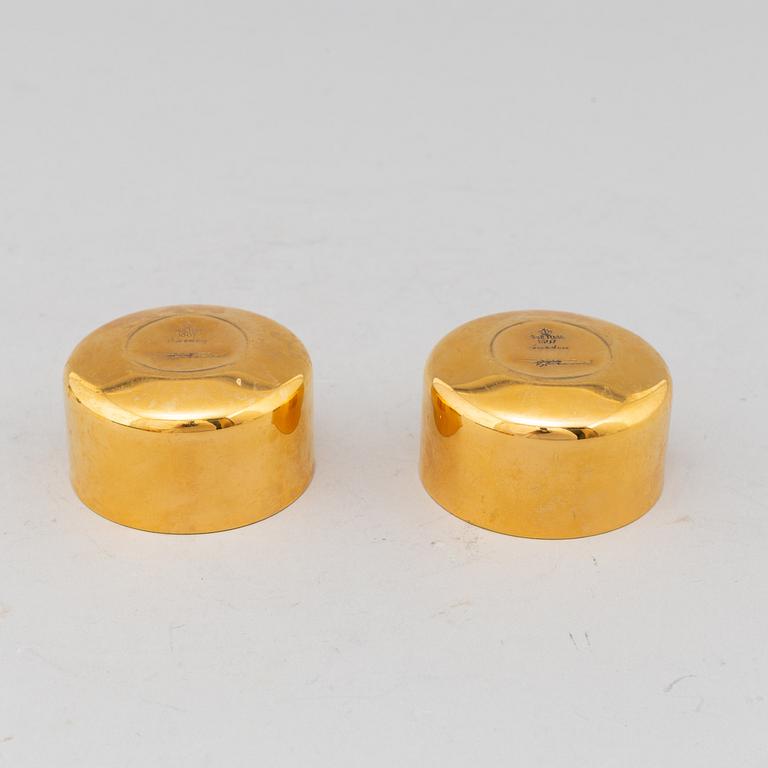 A SKULTUNA MESSINGSBRUK HIP FLASK AND 4 CUPS.