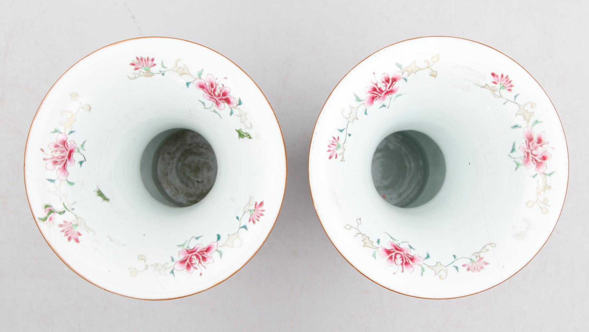 VASER, 1 par, porslin, Kina, Qianlong 1736-1795.