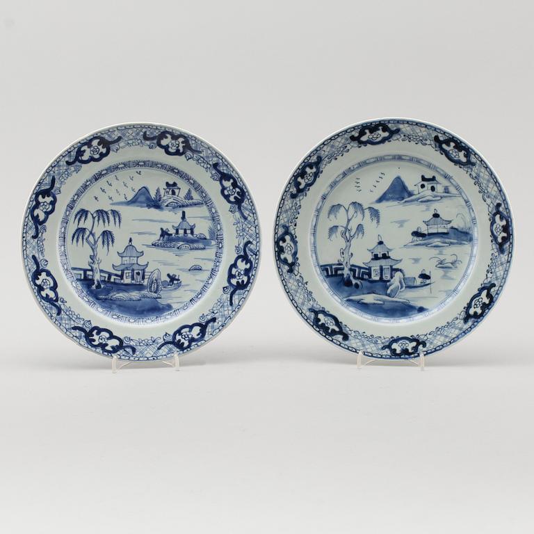 TALLRIKAR, 1 par, porslin, Kina, Qianlong 1736-1795.