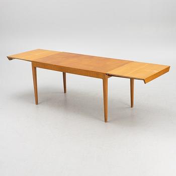 Axel Larsson, a Swedish Modern dining table model 1524, SVenska Möbelfabrikerna Bodafors, 1940's.