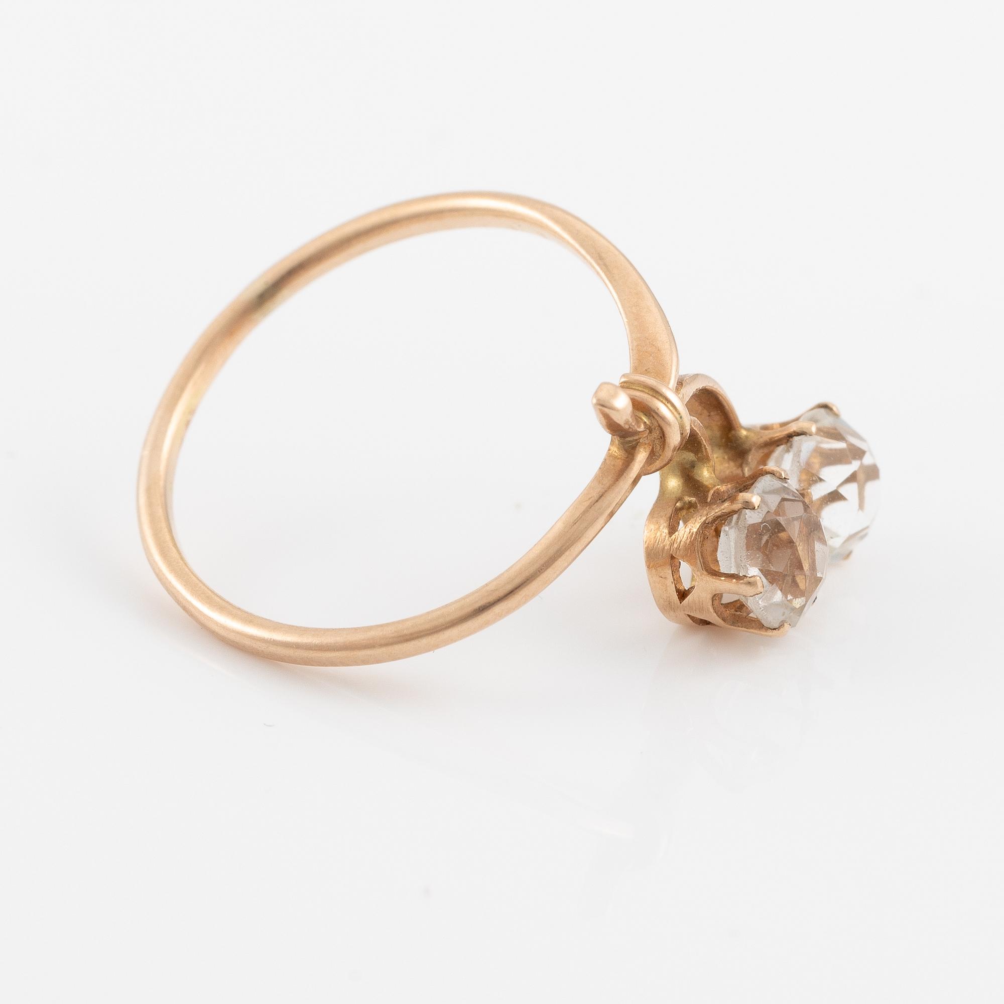 Ring, 14K guld med vita stenar.