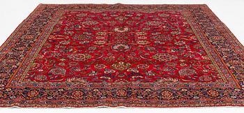 A carpet, semi-antique, Kashan, ca 365 x 295 cm.