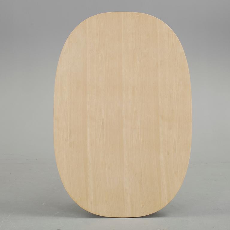 SOFFBORD. "Superellips", Bruno Mathsson och Piet Hein för Fritz Hansen, Danmark.