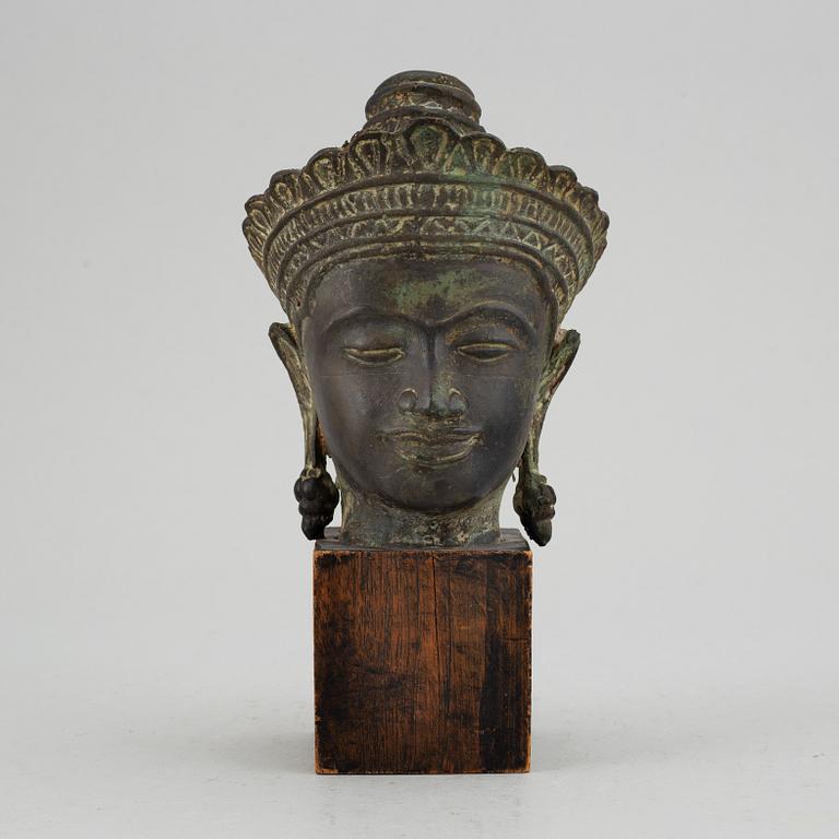 A Burmese sculpture of a buddhas head, 20th Century.