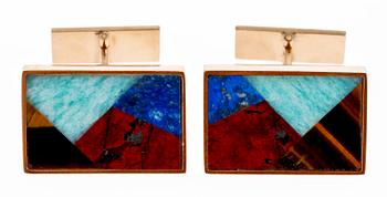 MANCHETTKNAPPAR, 18 K guld med intarsia av kvartsstenar och lapis lazuli.