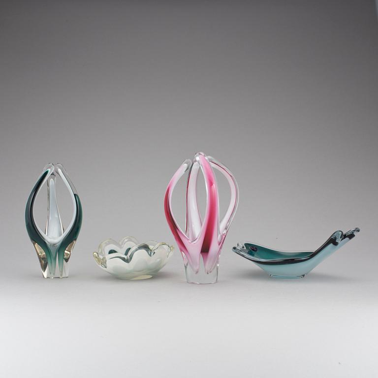 VASER 2 st och SKÅLAR, 2 st, glas. "Coquille", Paul Kedelv, Flygsfors. 2 signerade och daterade 1957 och 1959.