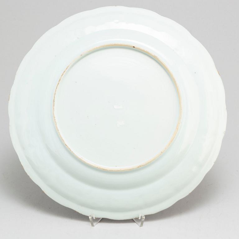 A blue and white serving dish, Qing dynasty, Qianlong (1736-95).