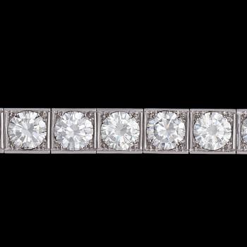 1172. MAGNIFIKT DIAMANTARMBAND, 22 st briljantslipade diamanter, alla stenar över 1 ct st, 1.23 ct - 1.02 ct, tot. 26.50 ct.