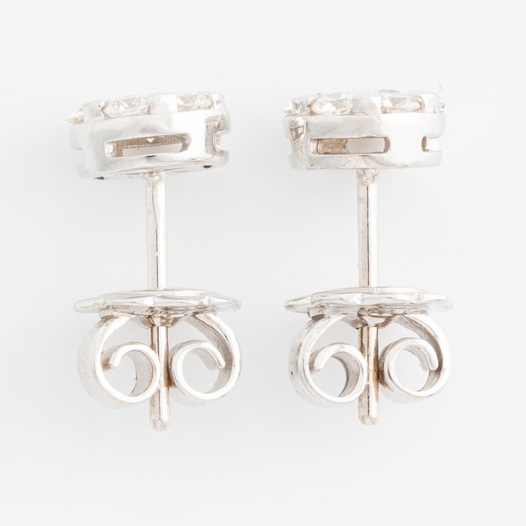Earrings with brilliant-cut diamonds.