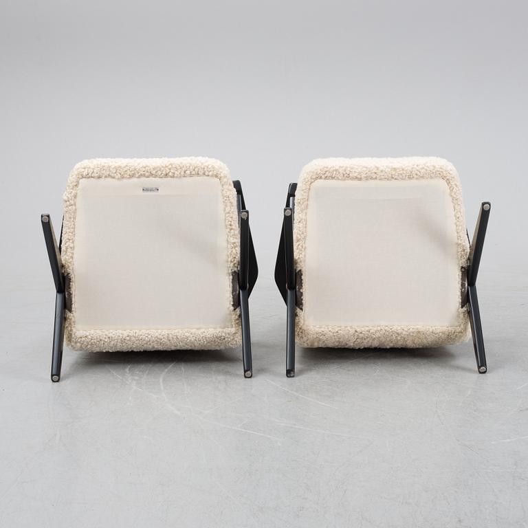 Bengt Ruda, fåtöljer ett par, modell 563-037, Triva kollektionen för Nordiska Kompaniet, formgiven 1952.