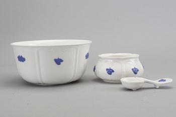 Servis 44 dlr "Blå Blom" Gustavsberg 1900-talets andra hälft porslin.