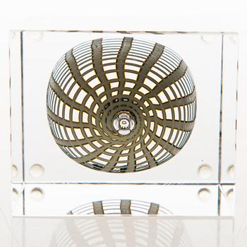 OIVA TOIKKA, AN ANNUAL CUBE, glass, signed Oiva Toikka Nuutajärvi 2002, numbered 98/2000.