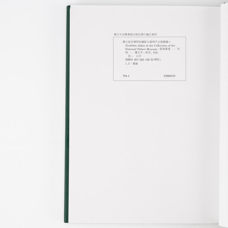 Five books about the topic chinese jades.