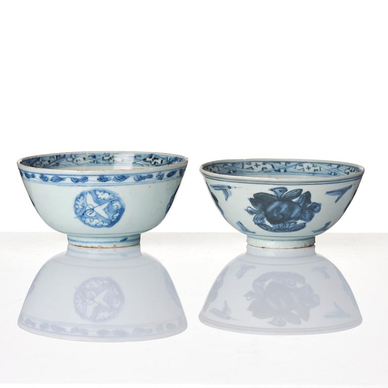 A set of five blue and white bowls, Ming dynasty (1368-1644).