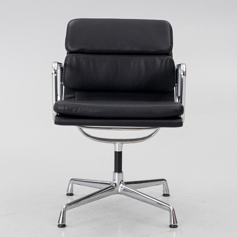 Charles & Ray Eames, Chair, “Soft Pad Alu Chair”, model EA208, Vitra.