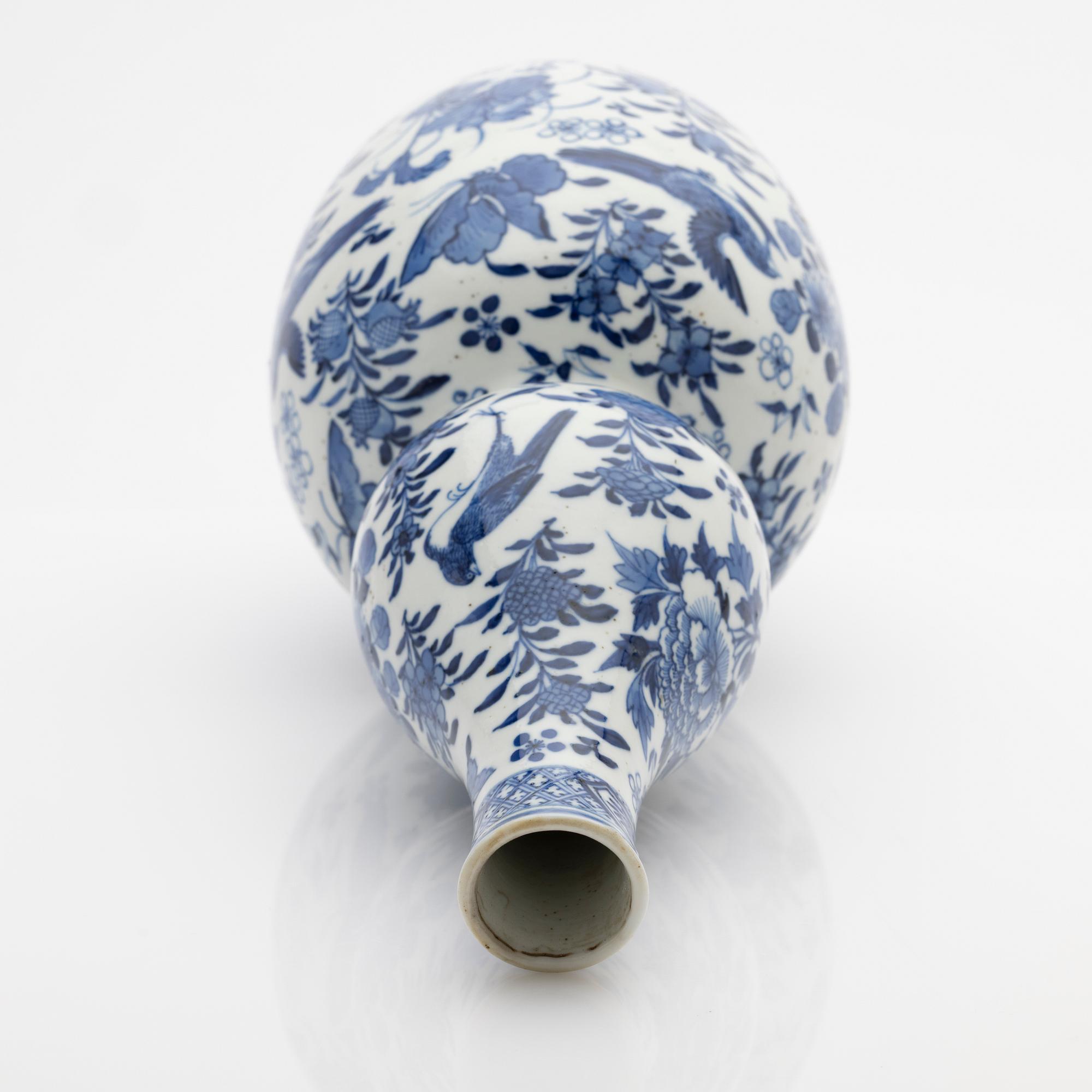 Vase, porcelain, China, 19th century.