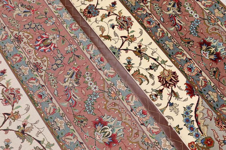 A part silk Tabriz carpet, so-called 50 Raj, approx. 356 x 250 cm.