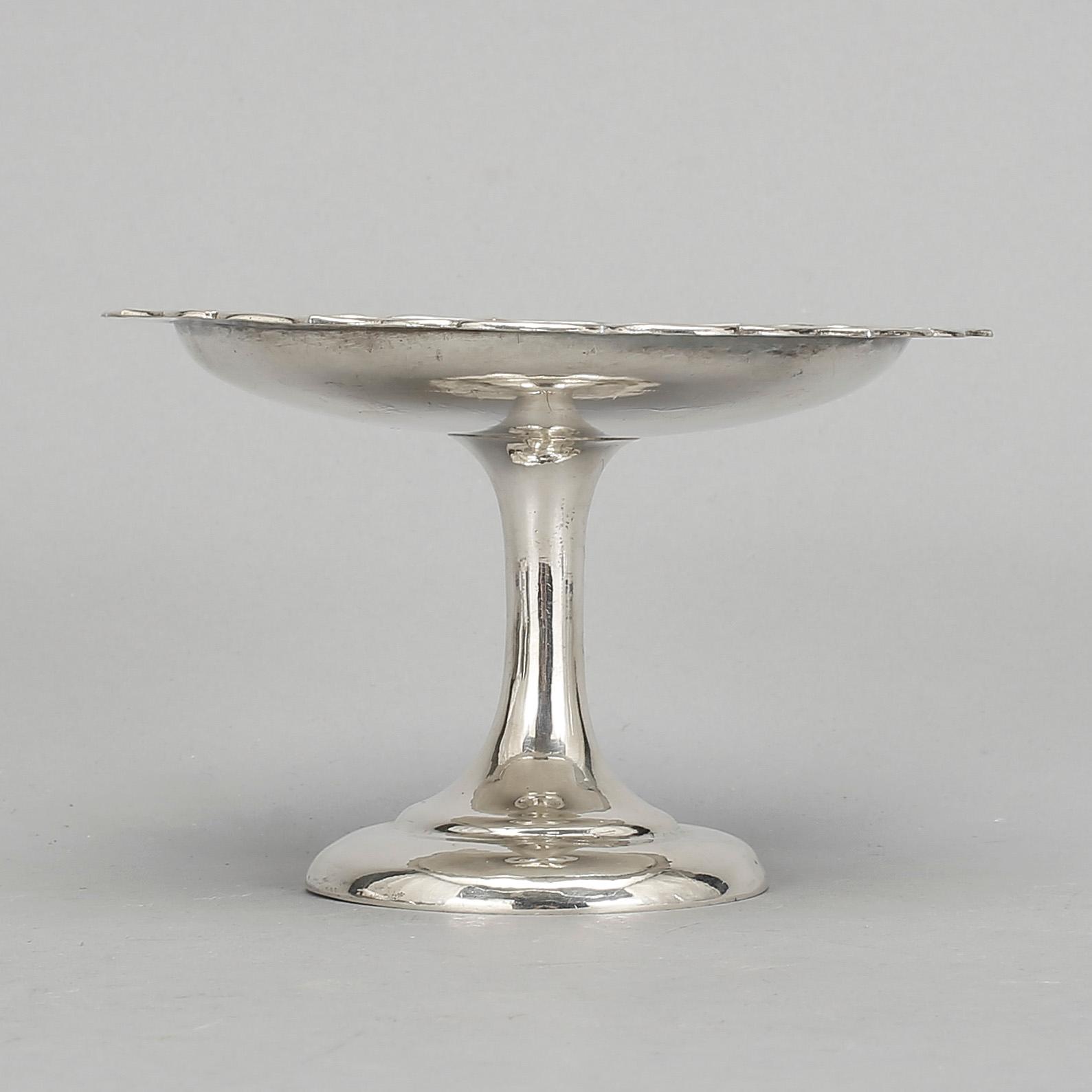 SKÅL PÅ FOT, silver, Kina, 1900-tal. Vikt 147 g.