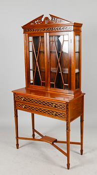 VITRINSKÅP, England, 1900-talets första hälft.