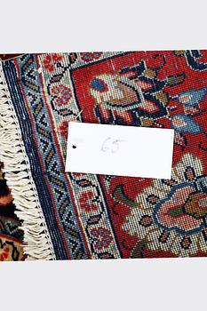 A RUG, Sarouk, ca 212 x 132 cm.