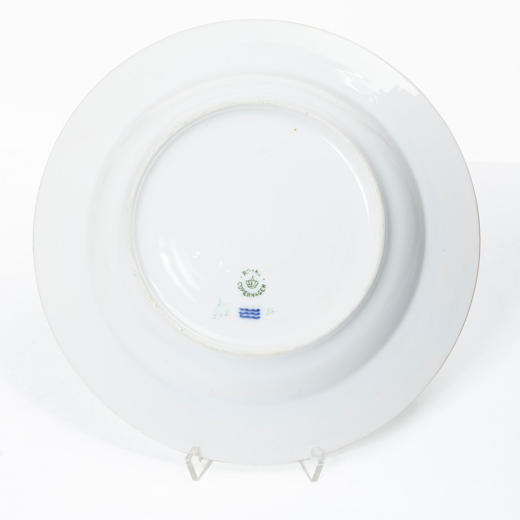 Royal Copenhagen, A green Musselmalet (green fluted) soup plate, model no 565, 1898-1923.