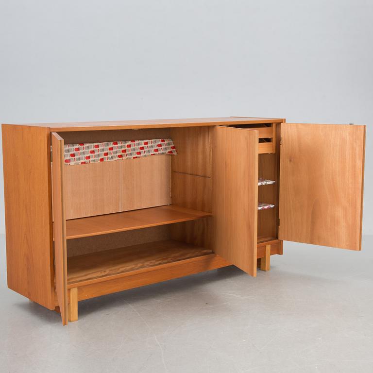 SIDEBOARD, 1900-talets mitt.
