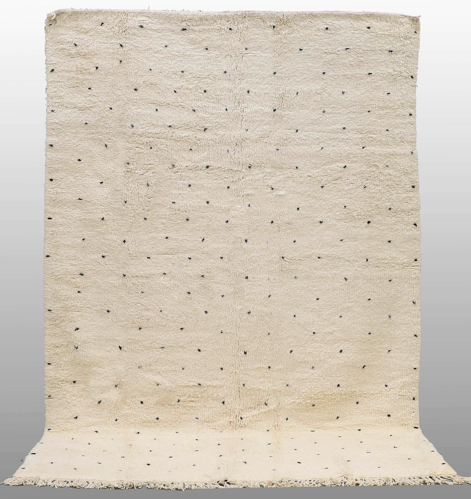 A CARPET, MOROCCO, ca 310 x 205 cm.